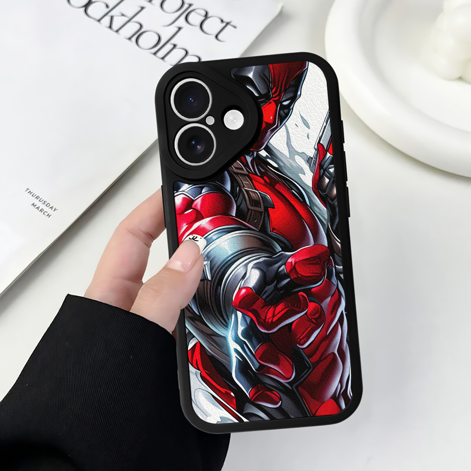 （画像用） Deadpool デッドプール 【iPhone 16シリーズ対応】シリコンスマホケース（レザー調） 材質：シリコン